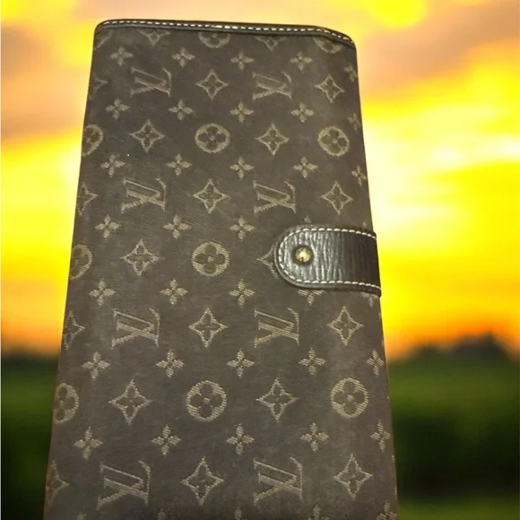 Louis Vuitton Brown Monogram Clutch - Picture 3 of 10